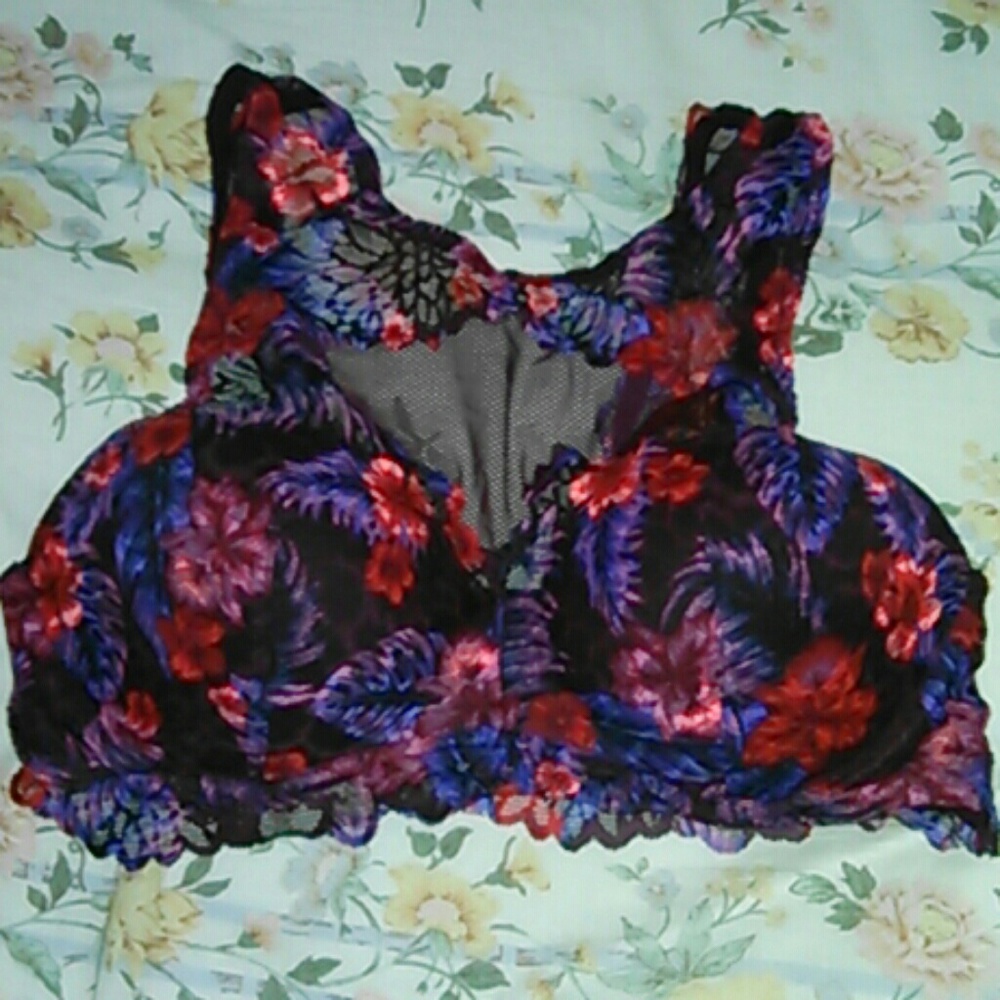 New VS PINK Maroon Floral Pushup Bra